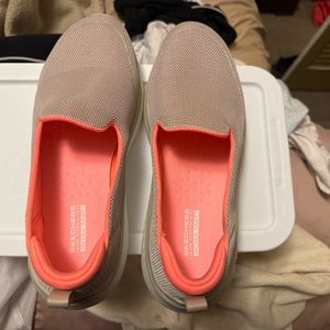 sketchers hyper burst go walk sneaker